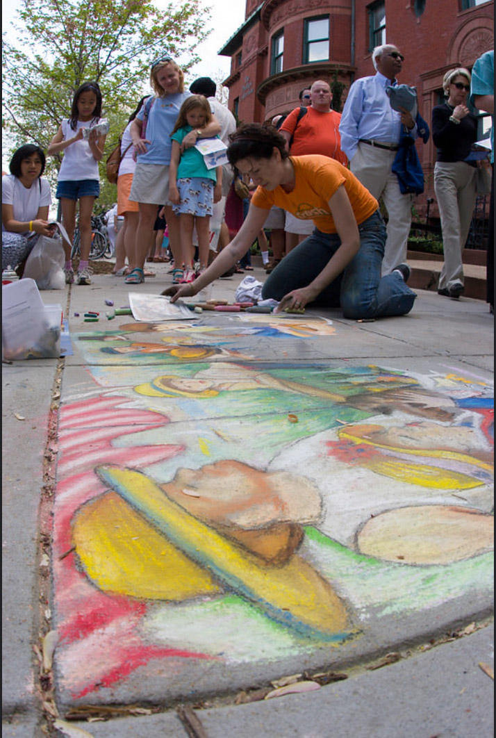 A crowd gathers along the sidewalk outside The Phillips Collection to watch Dana Ellyn's chalk recreation of Luncheon of the Boating Party